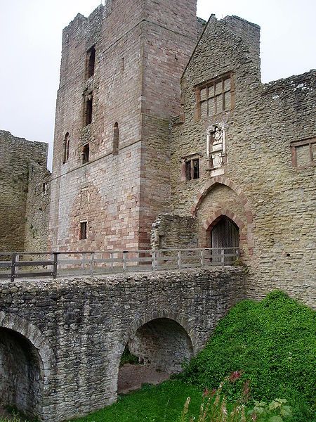 File:Ludlow Castle gatehouse.jpg