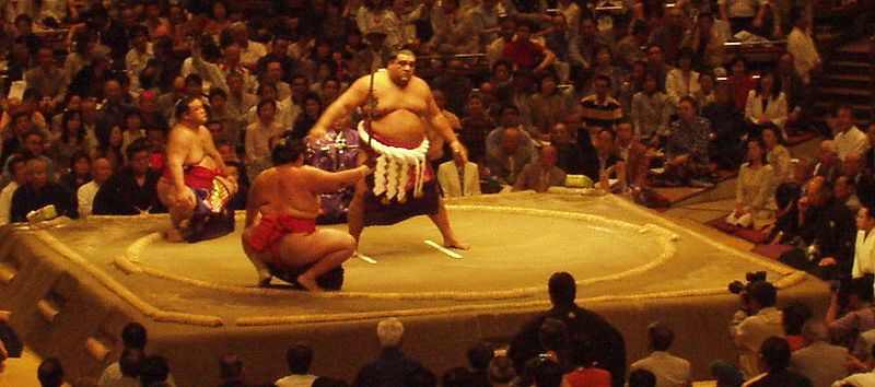 File:Musashimaru Dohyo-iri.JPG