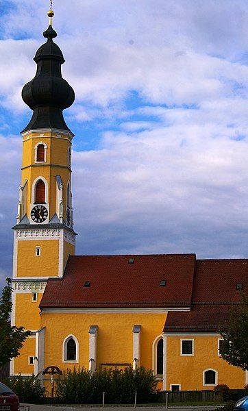 File:Pfarrkirche Tarsdorg.jpg