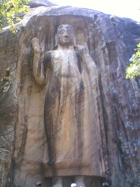 File:RESWEHERA BUDDA STATUE.jpg