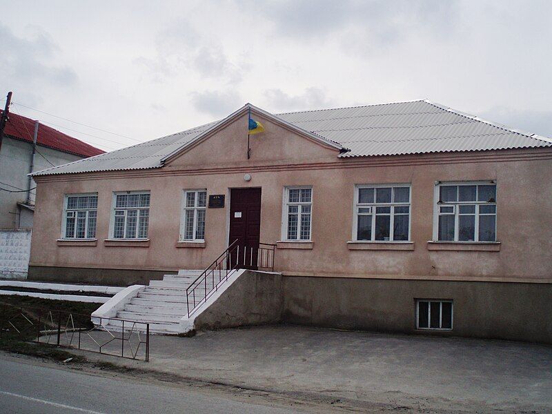 File:Sudilkov village council.jpg