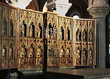 Gothic - Reliquary altarpiece with Saint Ursula, c.1325, gilded and painted wood, Abteikirche Marienstatt, Streithausen, Germany[27]