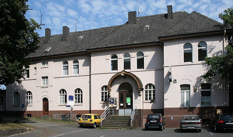 File:Bahnhofsgebäude Unkel.jpg