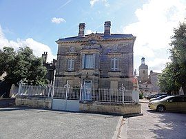 The town hall in Bourg