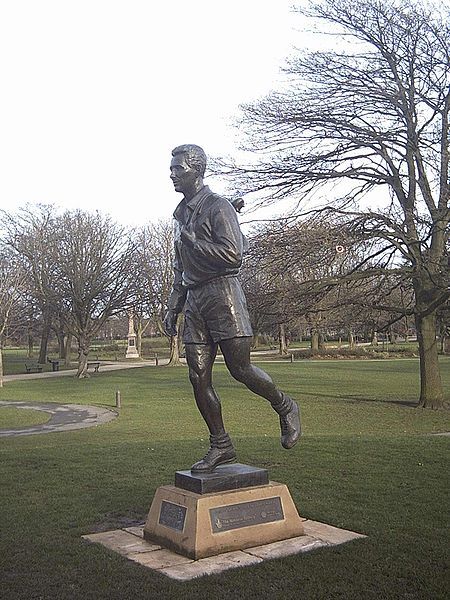 File:Brian Clough statue.jpg