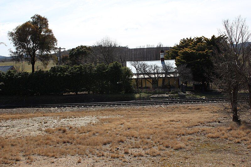 File:Burbong station house.jpg