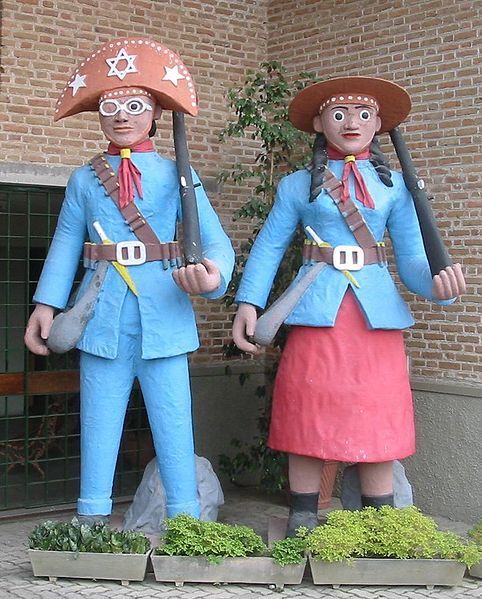 File:Caruaru-figuras-de-barro.jpg