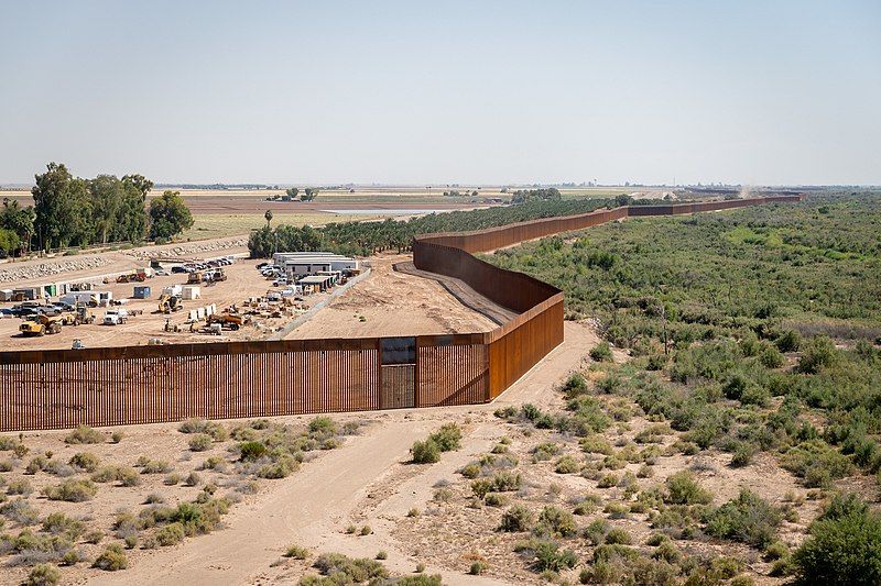 File:CntrctnCntns-NewBorderWallSystmPrjct-USCustoms&BorderProtection-USGov-03JUNE2020.jpg