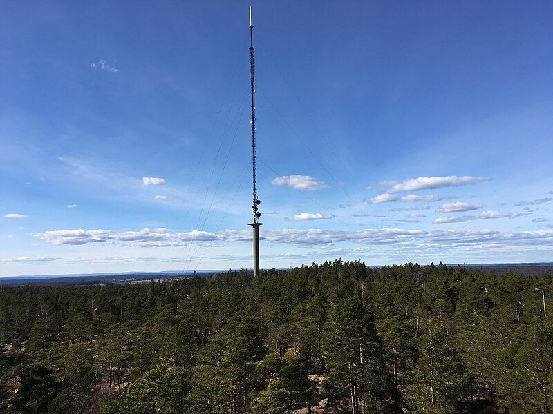 File:Høyås transmitter Halden.jpg