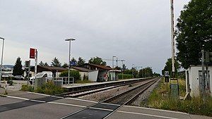 Single side platform with shelters