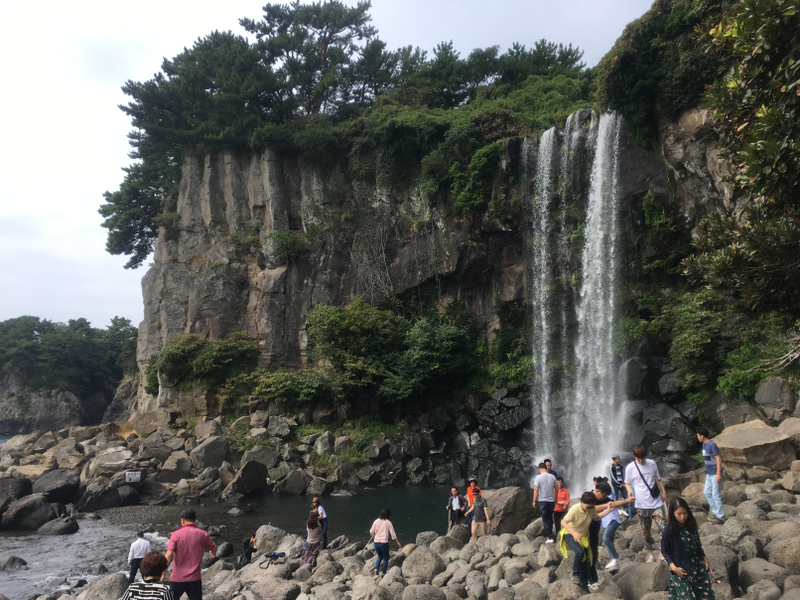 File:Jeongbang Waterfall landscape.png