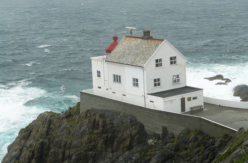 File:Kråkenes lighthouse 1.jpg