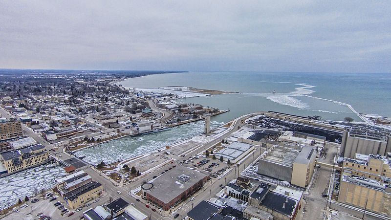 File:Manitowoc Harbor.jpg