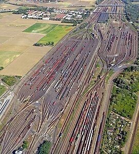 Mannheim Rangierbahnhof, Germany, two-sided nearly symmetrical systems for opposing directions