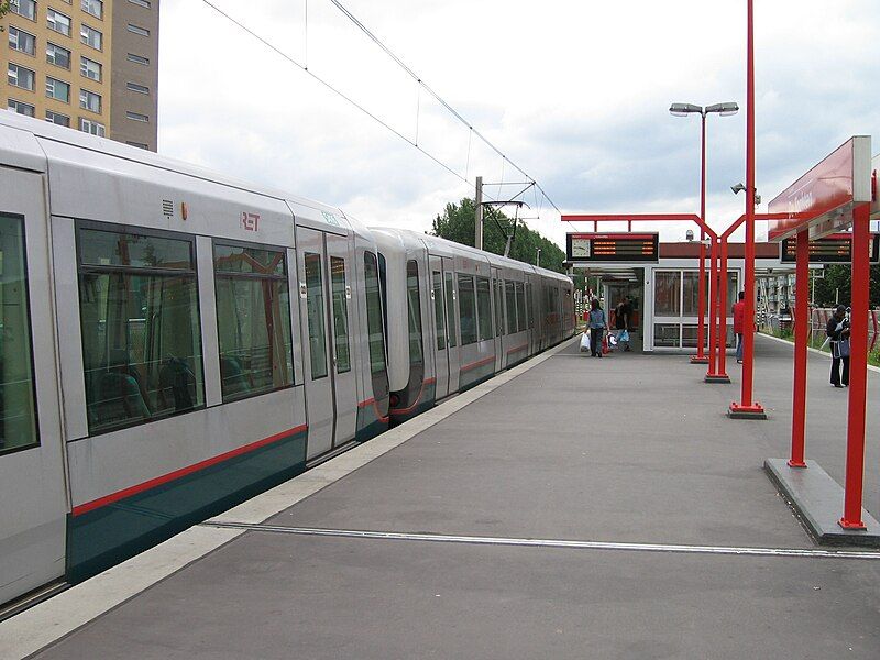 File:Metrostation de Tochten.jpg