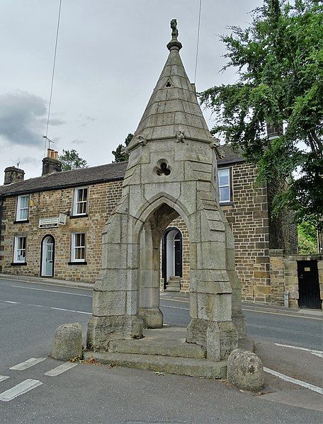 File:Monument, Dronfield.jpg