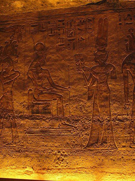 File:NefertariOfferingToHathor.JPG