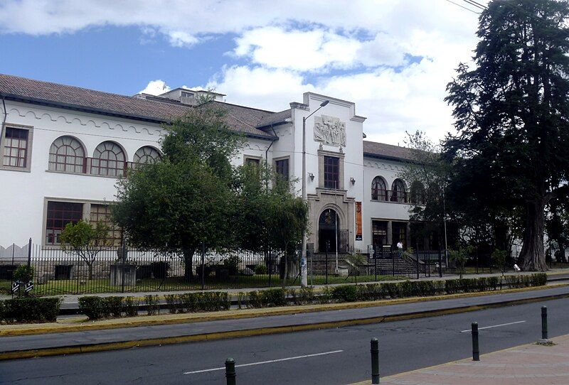 File:Palacio Benjamín Carrión.JPG