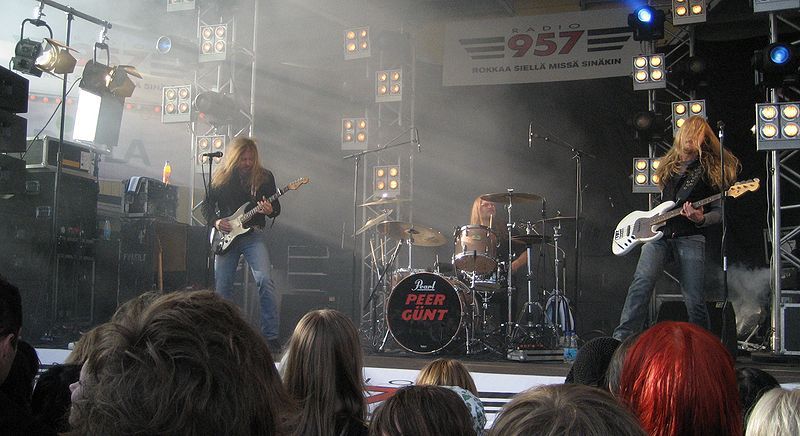 File:Peergunt live.JPG