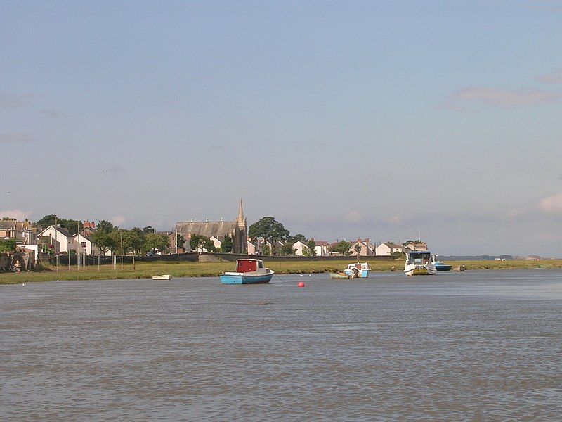 File:Penclawdd...JPG