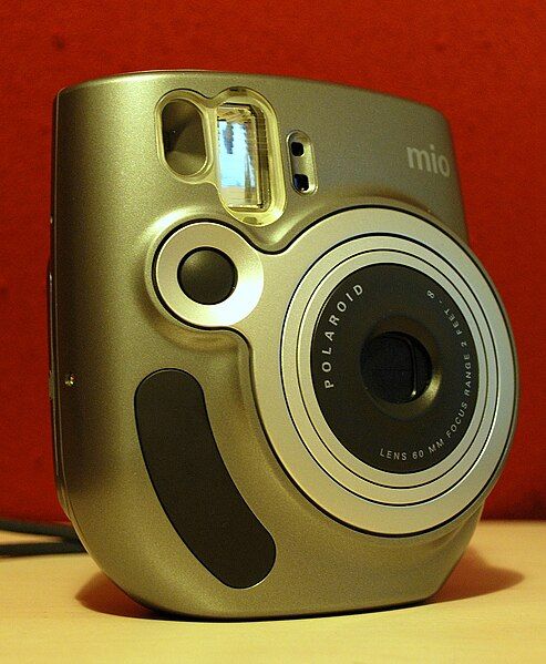 File:Polaroid mio (3484255564).jpg