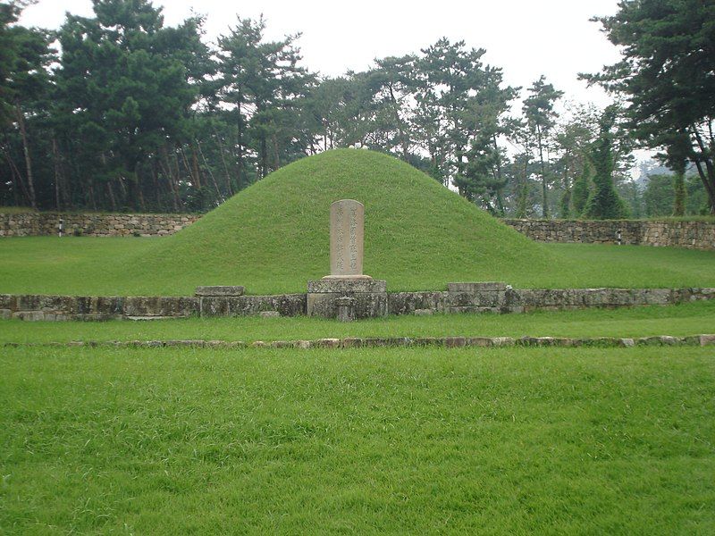 File:Queen Suro Tomb.jpg