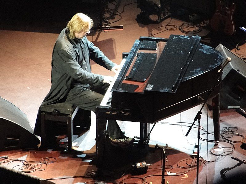 File:RickWakeman2009.JPG