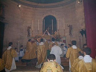 Elevation of the Host in the Catholic Rite of Versailles