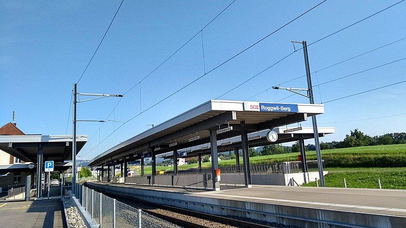 File:Roggwil-Berg railway station.jpg