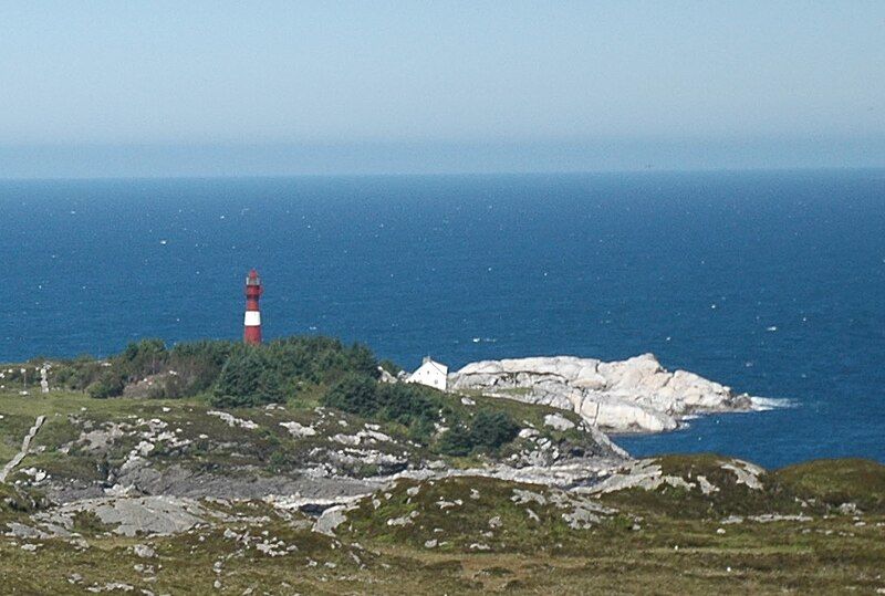 File:Slåtterøy fyr.jpg