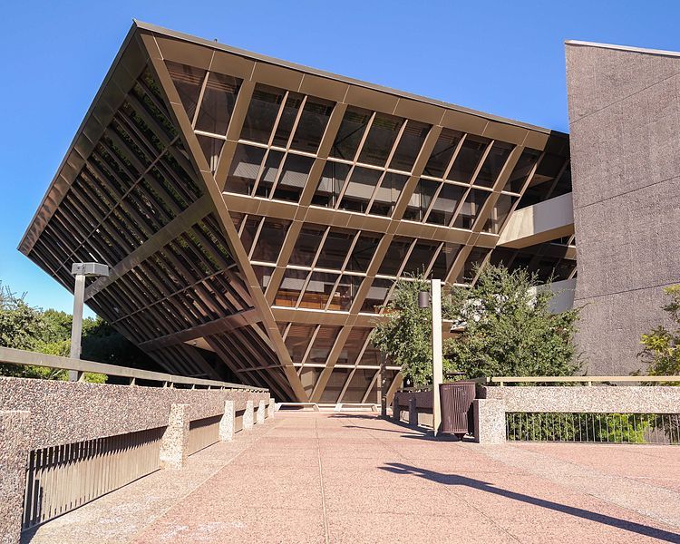 File:Tempe Municipal Building-5.jpg