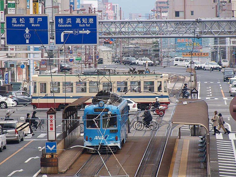 File:Tosadentetsu Harimayabashi crossing.jpg