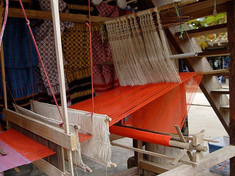 File:Traditional-Crafts3,-Mai-Chau,-Vietnam.jpg