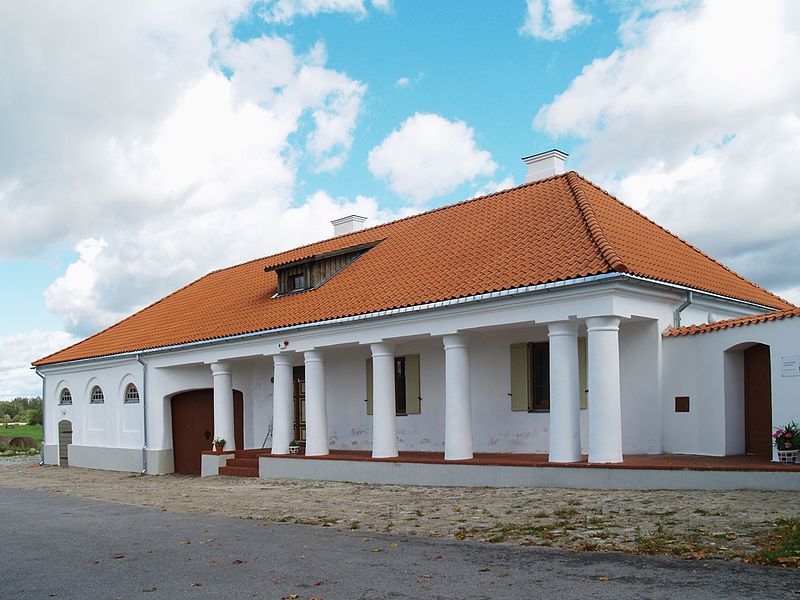 File:Uhti kõrtsihoone.JPG