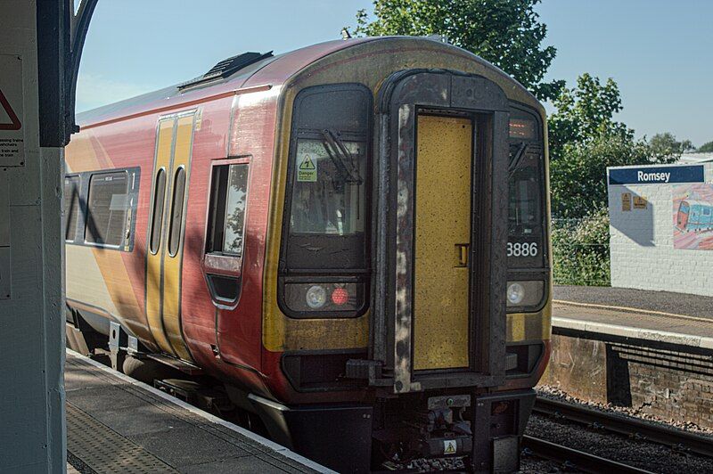 File:158866 departing Romsey.jpg