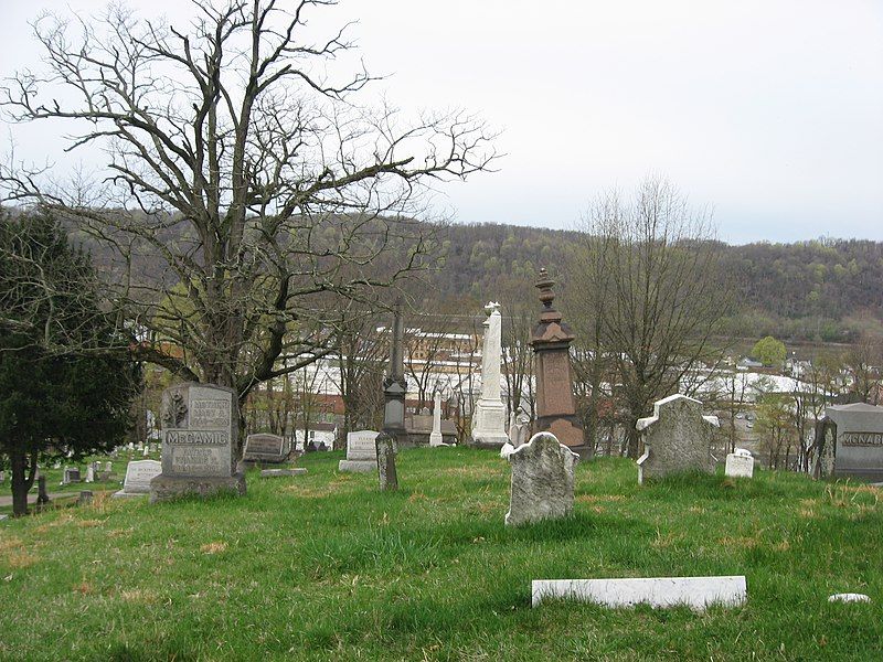 File:Brooke Cemetery.jpg