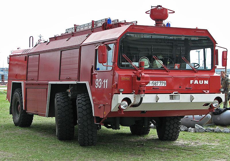 File:Bundeswehr-Feuerwehr-Großtanklöschfahrzeug Faun-GTLF-3500 1.jpg