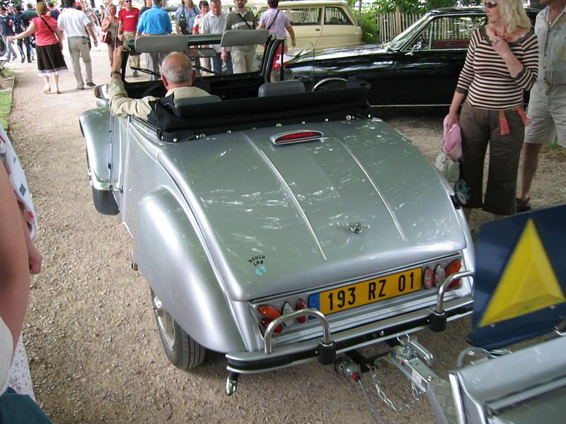 File:Citroen 2CV 8.jpg