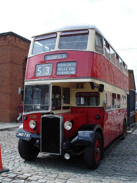 File:Crossley DD42bus.jpg