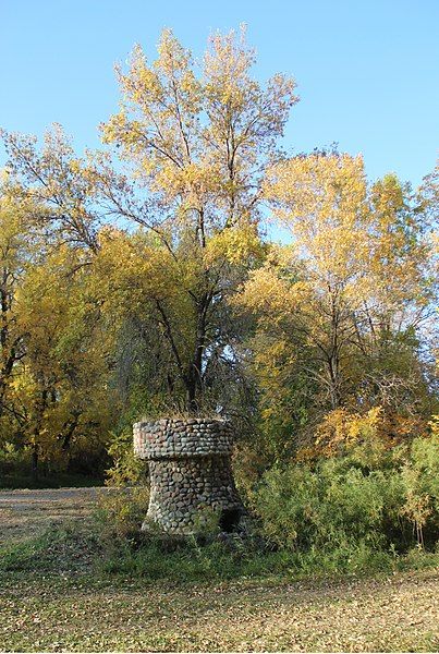 File:Crystal Springs Fountain.JPG