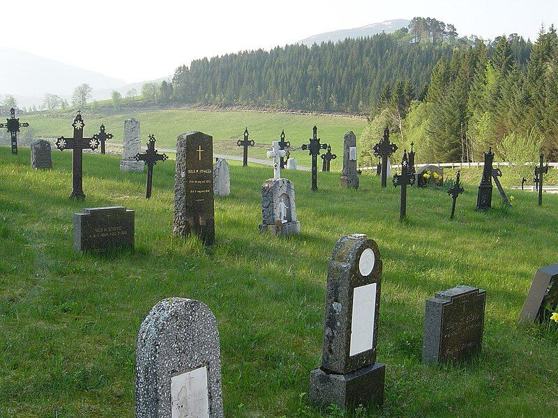 File:Graveyard-Gjemnes-in-Norway.JPG