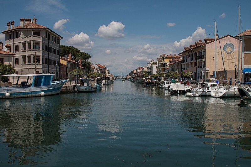 File:Hafen in Grado.jpg