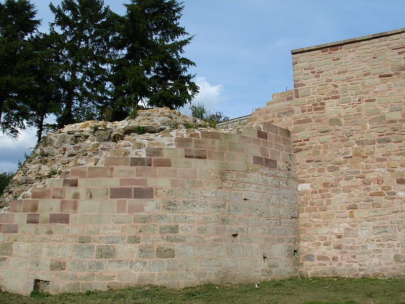 File:Hombourg-Haut château 01.jpg