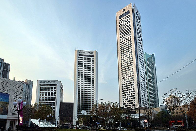 File:Jinling Hotel.jpg