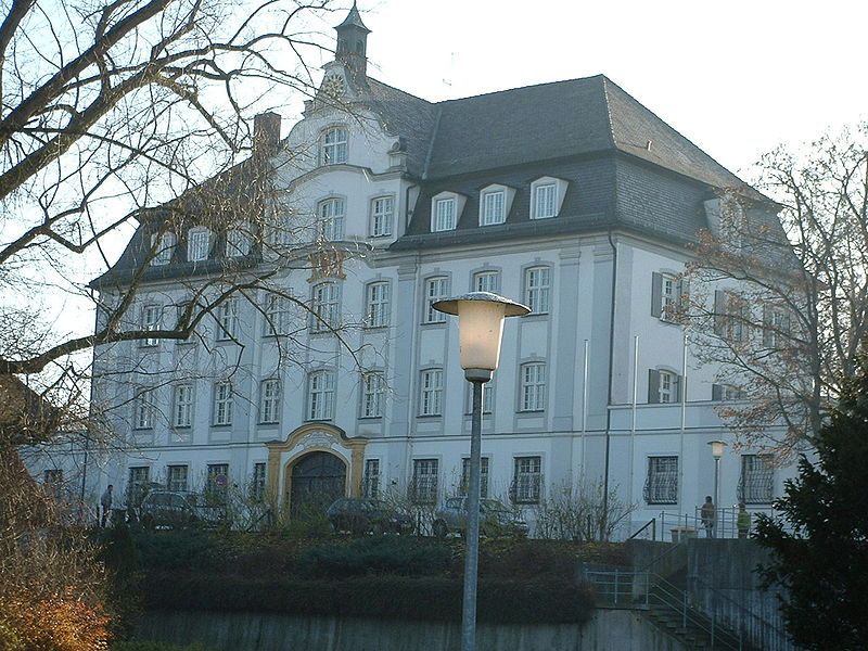 File:Laupheim Schloss Kleinlaupheim.jpg