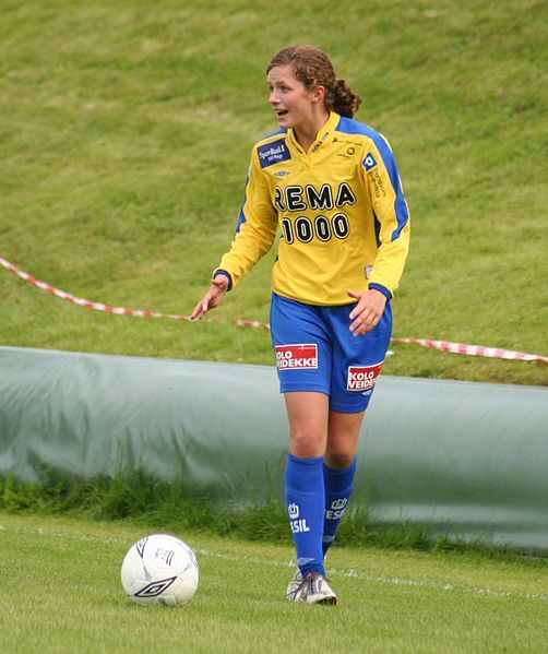 File:Linn Nyrønning 2005.jpg