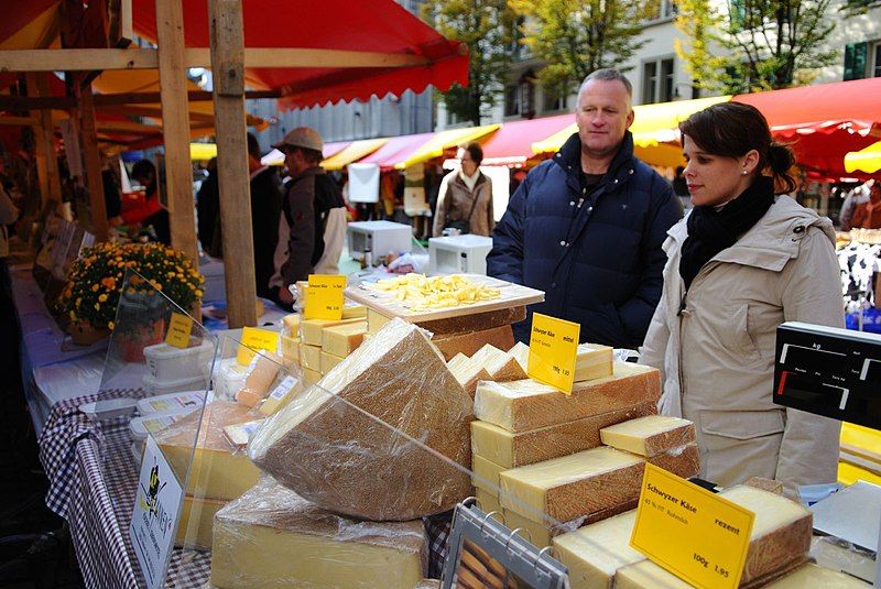 File:LuzernCheeseFestival2.jpg