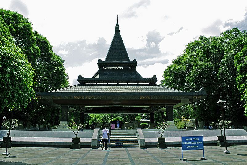 File:Makam Soekarno.jpg