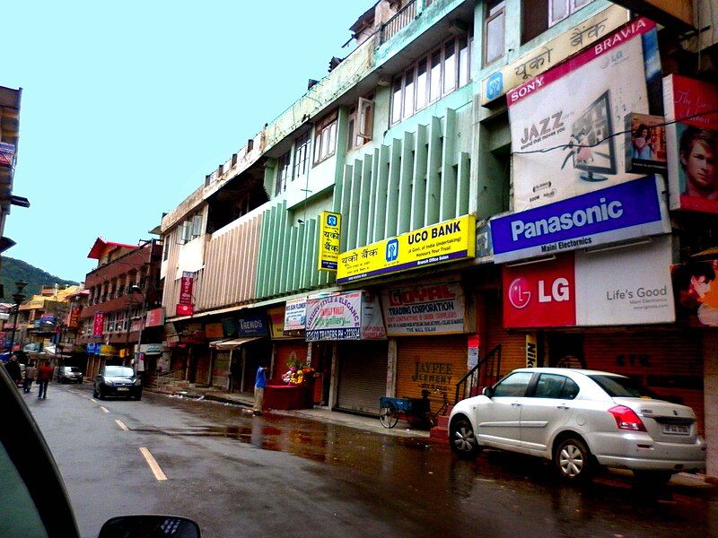 File:Mall road Solan.jpg