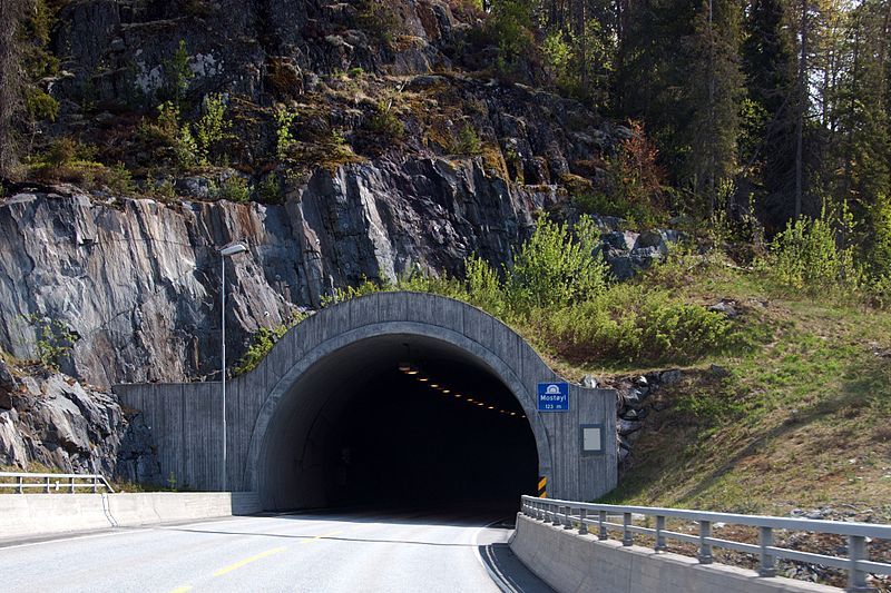 File:MostøyltunnelenE134.jpg